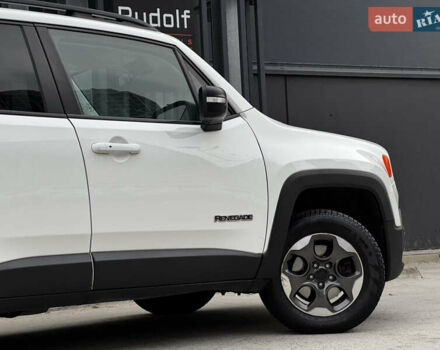 Белый Джип Ренегат, объемом двигателя 2.4 л и пробегом 158 тыс. км за 10999 $, фото 3 на Automoto.ua