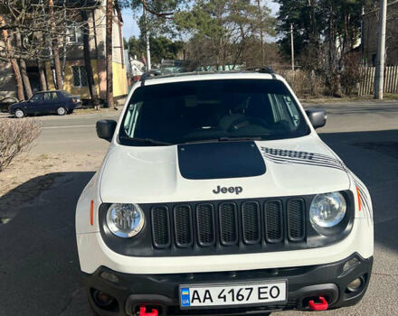 Белый Джип Ренегат, объемом двигателя 2.36 л и пробегом 145 тыс. км за 13700 $, фото 1 на Automoto.ua