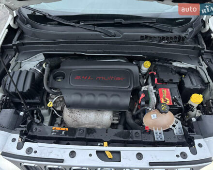 Белый Джип Ренегат, объемом двигателя 2.4 л и пробегом 128 тыс. км за 12999 $, фото 45 на Automoto.ua