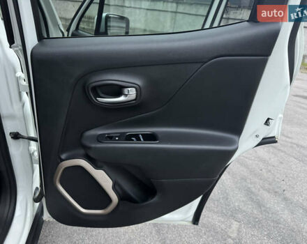 Белый Джип Ренегат, объемом двигателя 2.4 л и пробегом 128 тыс. км за 12999 $, фото 22 на Automoto.ua