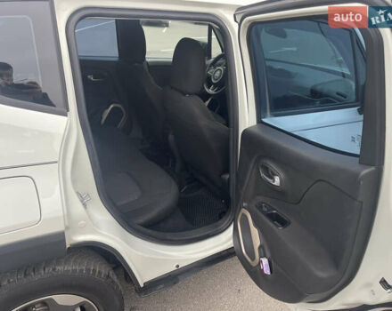 Білий Джип Ренегат, об'ємом двигуна 2.36 л та пробігом 128 тис. км за 12000 $, фото 10 на Automoto.ua