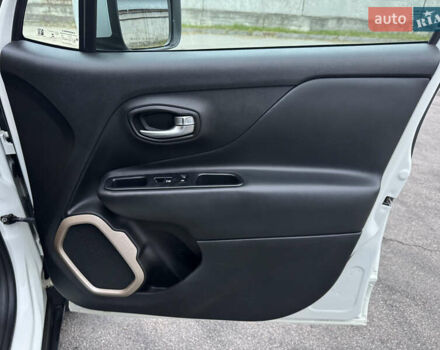 Белый Джип Ренегат, объемом двигателя 2.4 л и пробегом 128 тыс. км за 12999 $, фото 19 на Automoto.ua