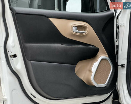 Белый Джип Ренегат, объемом двигателя 2.4 л и пробегом 158 тыс. км за 10999 $, фото 19 на Automoto.ua