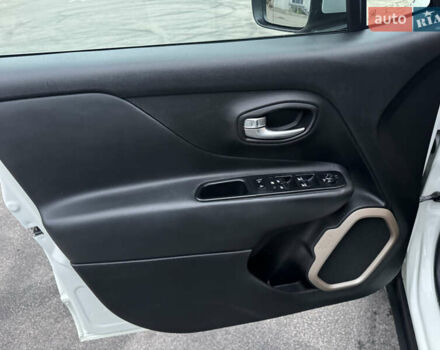 Белый Джип Ренегат, объемом двигателя 2.4 л и пробегом 128 тыс. км за 12999 $, фото 27 на Automoto.ua