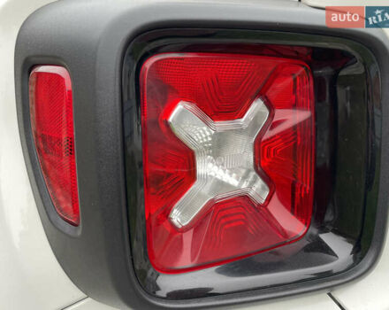 Білий Джип Ренегат, об'ємом двигуна 2.4 л та пробігом 233 тис. км за 11700 $, фото 26 на Automoto.ua