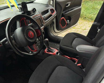 Белый Джип Ренегат, объемом двигателя 2.36 л и пробегом 107 тыс. км за 16500 $, фото 11 на Automoto.ua