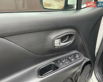 Білий Джип Ренегат, об'ємом двигуна 2.4 л та пробігом 233 тис. км за 11700 $, фото 27 на Automoto.ua