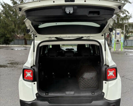 Білий Джип Ренегат, об'ємом двигуна 2.4 л та пробігом 230 тис. км за 12300 $, фото 14 на Automoto.ua