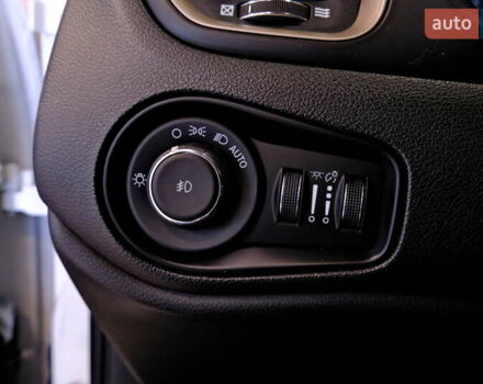 Білий Джип Ренегат, об'ємом двигуна 2.4 л та пробігом 131 тис. км за 13900 $, фото 31 на Automoto.ua