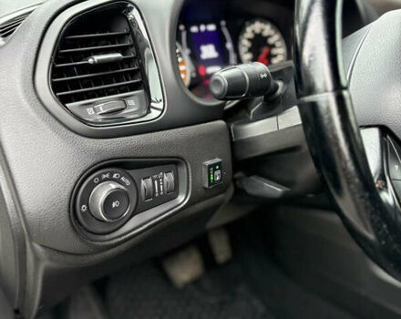 Білий Джип Ренегат, об'ємом двигуна 2.4 л та пробігом 230 тис. км за 12300 $, фото 24 на Automoto.ua