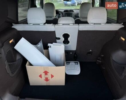 Белый Джип Ренегат, объемом двигателя 2.36 л и пробегом 155 тыс. км за 11500 $, фото 11 на Automoto.ua