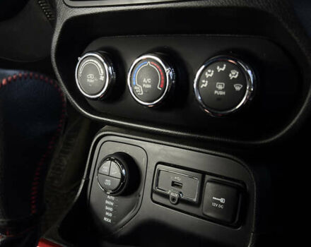 Белый Джип Ренегат, объемом двигателя 2.36 л и пробегом 107 тыс. км за 16500 $, фото 13 на Automoto.ua