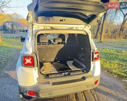 Белый Джип Ренегат, объемом двигателя 2.4 л и пробегом 86 тыс. км за 12792 $, фото 4 на Automoto.ua