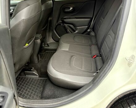 Білий Джип Ренегат, об'ємом двигуна 2.4 л та пробігом 230 тис. км за 12300 $, фото 7 на Automoto.ua