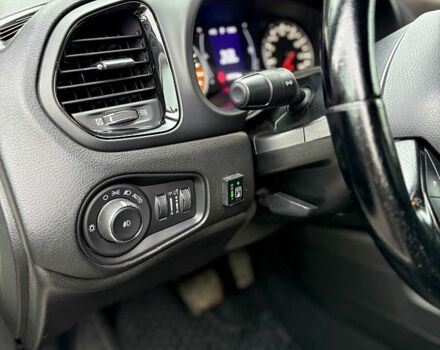 Білий Джип Ренегат, об'ємом двигуна 2.4 л та пробігом 230 тис. км за 12300 $, фото 10 на Automoto.ua