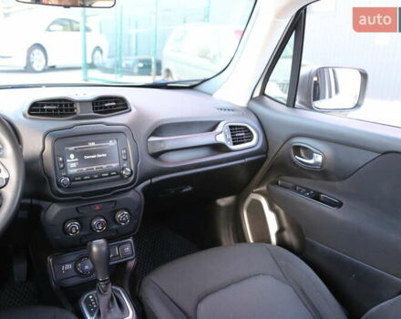 Джип Ренегат 2018 в Киеве на Automoto.ua Белый Джип Ренегат, объемом двигателя 2.36 л и пробегом 132 тыс. км за 13300 $, фото 14 на Automoto.ua