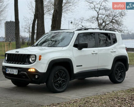 Білий Джип Ренегат, об'ємом двигуна 2.4 л та пробігом 150 тис. км за 11999 $, фото 2 на Automoto.ua