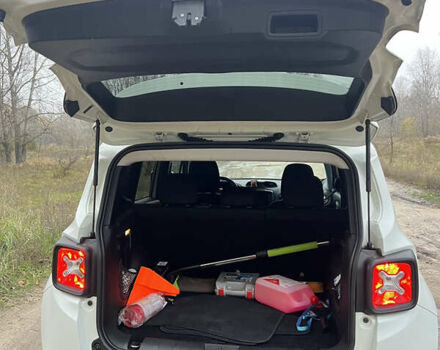 Джип Ренегат 2018 у Києві на Automoto.ua Білий Джип Ренегат, об'ємом двигуна 2.36 л та пробігом 125 тис. км за 13500 $, фото 13 на Automoto.ua