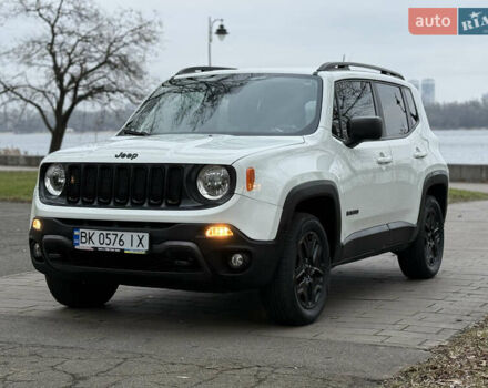 Білий Джип Ренегат, об'ємом двигуна 2.4 л та пробігом 150 тис. км за 11999 $, фото 1 на Automoto.ua