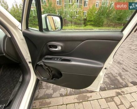 Білий Джип Ренегат, об'ємом двигуна 2.36 л та пробігом 123 тис. км за 15999 $, фото 33 на Automoto.ua