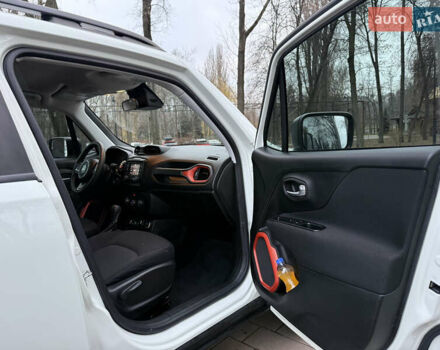 Білий Джип Ренегат, об'ємом двигуна 2.4 л та пробігом 150 тис. км за 11999 $, фото 37 на Automoto.ua