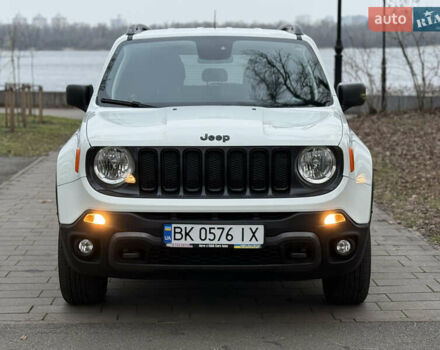 Білий Джип Ренегат, об'ємом двигуна 2.4 л та пробігом 150 тис. км за 11999 $, фото 5 на Automoto.ua