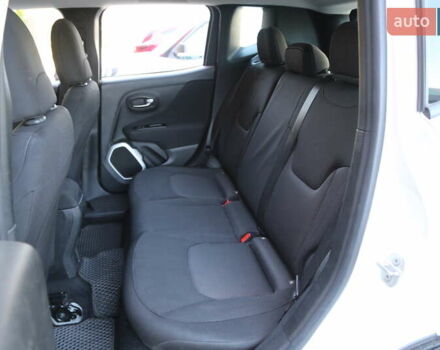 Джип Ренегат 2018 в Киеве на Automoto.ua Белый Джип Ренегат, объемом двигателя 2.36 л и пробегом 132 тыс. км за 13300 $, фото 9 на Automoto.ua