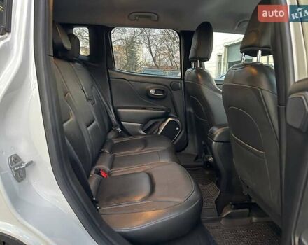 Білий Джип Ренегат, об'ємом двигуна 2.36 л та пробігом 41 тис. км за 16300 $, фото 18 на Automoto.ua