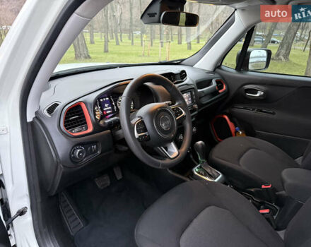 Білий Джип Ренегат, об'ємом двигуна 2.4 л та пробігом 150 тис. км за 11999 $, фото 24 на Automoto.ua