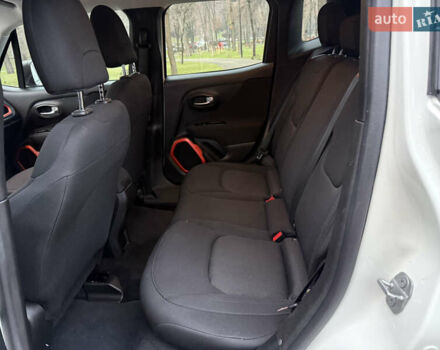 Білий Джип Ренегат, об'ємом двигуна 2.4 л та пробігом 150 тис. км за 11999 $, фото 42 на Automoto.ua