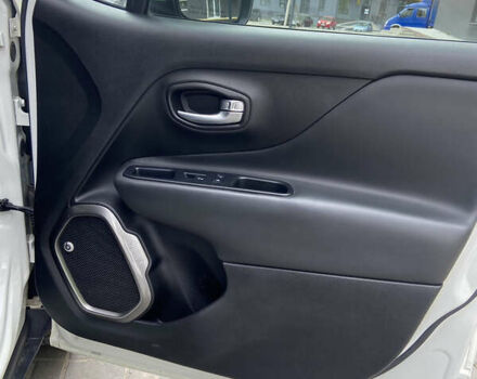 Белый Джип Ренегат, объемом двигателя 2.36 л и пробегом 40 тыс. км за 16000 $, фото 23 на Automoto.ua