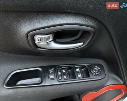 Білий Джип Ренегат, об'ємом двигуна 2.4 л та пробігом 150 тис. км за 11999 $, фото 23 на Automoto.ua