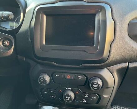 Білий Джип Ренегат, об'ємом двигуна 2.36 л та пробігом 140 тис. км за 14700 $, фото 9 на Automoto.ua