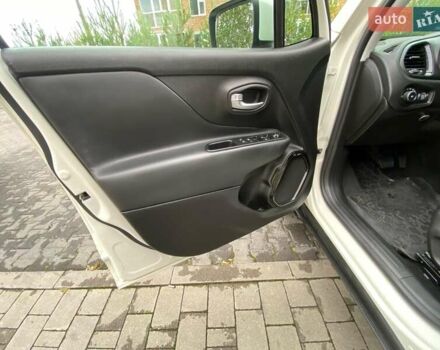 Білий Джип Ренегат, об'ємом двигуна 2.36 л та пробігом 123 тис. км за 15999 $, фото 38 на Automoto.ua