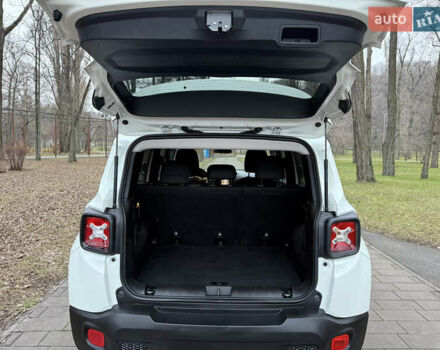 Білий Джип Ренегат, об'ємом двигуна 2.4 л та пробігом 150 тис. км за 11999 $, фото 48 на Automoto.ua