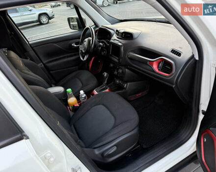 Джип Ренегат 2018 в Луцке на Automoto.ua Белый Джип Ренегат, объемом двигателя 2.36 л и пробегом 172 тыс. км за 14000 $, фото 11 на Automoto.ua