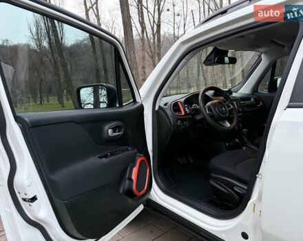 Білий Джип Ренегат, об'ємом двигуна 2.4 л та пробігом 150 тис. км за 11999 $, фото 21 на Automoto.ua