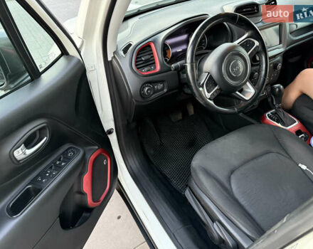 Джип Ренегат 2018 в Луцке на Automoto.ua Белый Джип Ренегат, объемом двигателя 2.36 л и пробегом 172 тыс. км за 14000 $, фото 8 на Automoto.ua