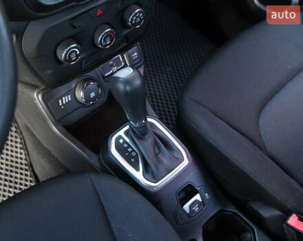 Джип Ренегат 2018 в Киеве на Automoto.ua Белый Джип Ренегат, объемом двигателя 2.36 л и пробегом 132 тыс. км за 13300 $, фото 21 на Automoto.ua