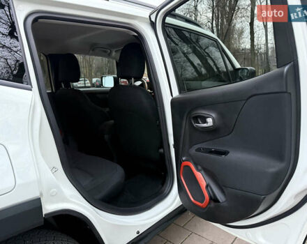 Білий Джип Ренегат, об'ємом двигуна 2.4 л та пробігом 150 тис. км за 11999 $, фото 44 на Automoto.ua