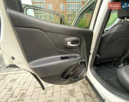Білий Джип Ренегат, об'ємом двигуна 2.36 л та пробігом 123 тис. км за 15999 $, фото 29 на Automoto.ua