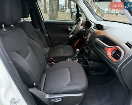 Білий Джип Ренегат, об'ємом двигуна 2.4 л та пробігом 150 тис. км за 11999 $, фото 38 на Automoto.ua