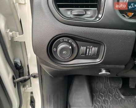 Білий Джип Ренегат, об'ємом двигуна 2.36 л та пробігом 123 тис. км за 15999 $, фото 25 на Automoto.ua