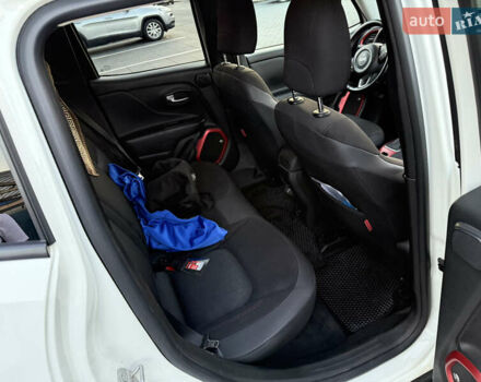 Джип Ренегат 2018 в Луцке на Automoto.ua Белый Джип Ренегат, объемом двигателя 2.36 л и пробегом 172 тыс. км за 14000 $, фото 12 на Automoto.ua