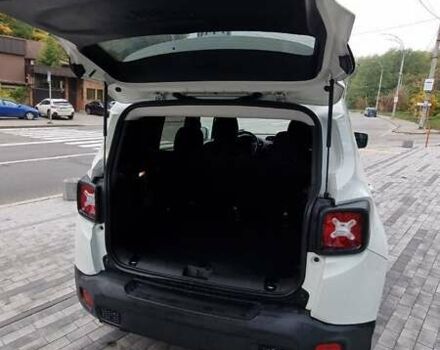 Білий Джип Ренегат, об'ємом двигуна 2.4 л та пробігом 79 тис. км за 14800 $, фото 11 на Automoto.ua