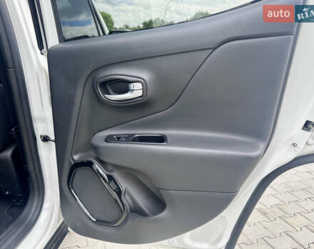 Білий Джип Ренегат, об'ємом двигуна 2.36 л та пробігом 99 тис. км за 12300 $, фото 25 на Automoto.ua