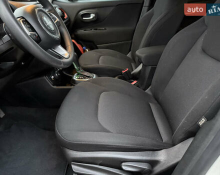 Білий Джип Ренегат, об'ємом двигуна 2.4 л та пробігом 150 тис. км за 11999 $, фото 26 на Automoto.ua