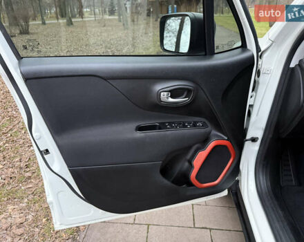 Білий Джип Ренегат, об'ємом двигуна 2.4 л та пробігом 150 тис. км за 11999 $, фото 22 на Automoto.ua