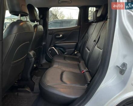 Білий Джип Ренегат, об'ємом двигуна 2.36 л та пробігом 41 тис. км за 16300 $, фото 14 на Automoto.ua