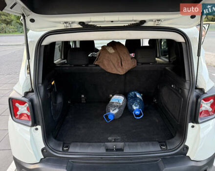 Джип Ренегат 2018 в Луцке на Automoto.ua Белый Джип Ренегат, объемом двигателя 2.36 л и пробегом 172 тыс. км за 14000 $, фото 13 на Automoto.ua